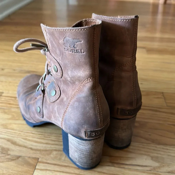 Sorel sz 8.5 Arrington Heeled Bootie matte cognac brown color minimal sole wear - Picture 8 of 8